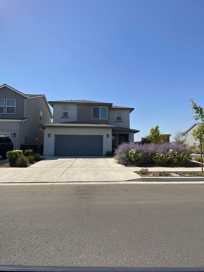 Foto del edificio - Corner lot Woodside Home in NW Visalia com...
