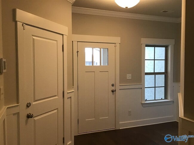 Building Photo - 700 Rivulet Dr SW