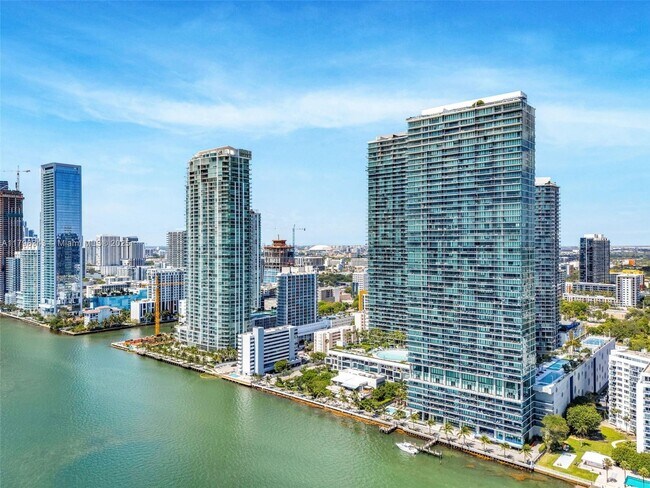 Foto del edificio - 3131 NE 7th Ave
