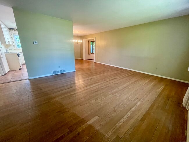 Building Photo - 97 Pepperidge Cir
