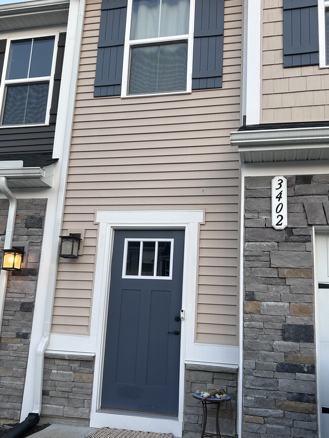Building Photo - 3402 Foxglove Dr