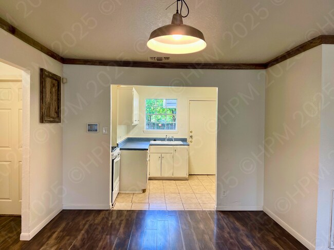 Building Photo - 166 Fargo Ave