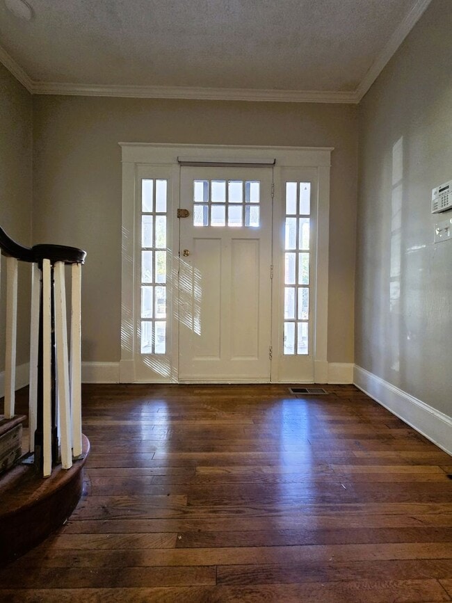 Building Photo - Renovated stately brick home in Forest Hill area on large lot.