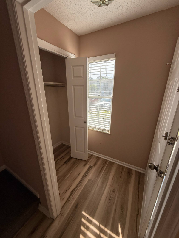 Building Photo - 131 Shady Tree Dr