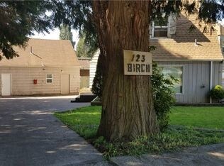 Foto principal - 123 E Birch St