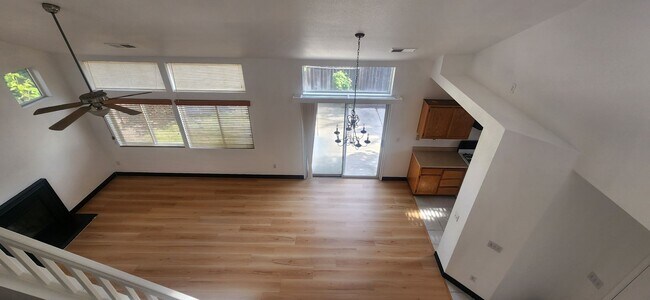Foto del edificio - 3 Bedroom Home in Quaint Gated Community in Elk Grove