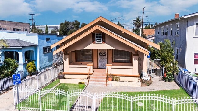 Building Photo - 625 W 41st Dr