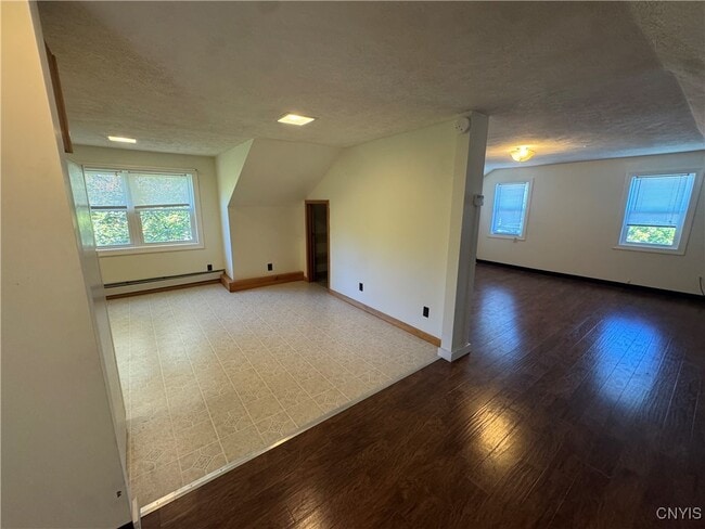 Foto del edificio - 5623 Bridge St