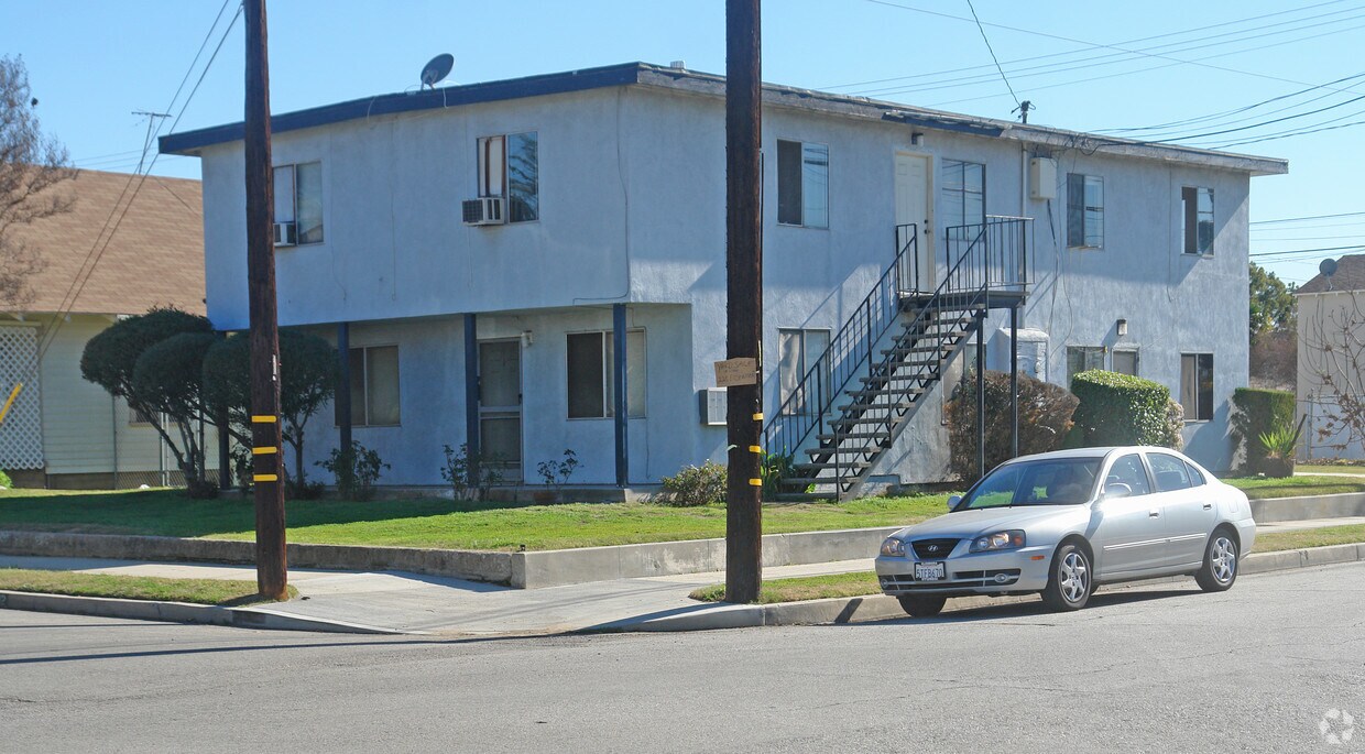 Primary Photo - 302 E Italia St