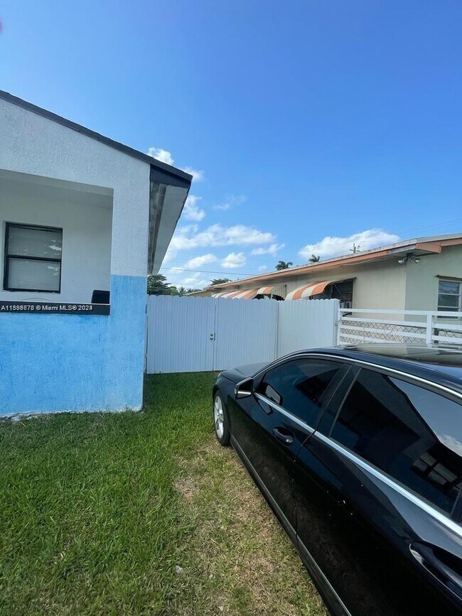 Building Photo - 1215 NW 99th St