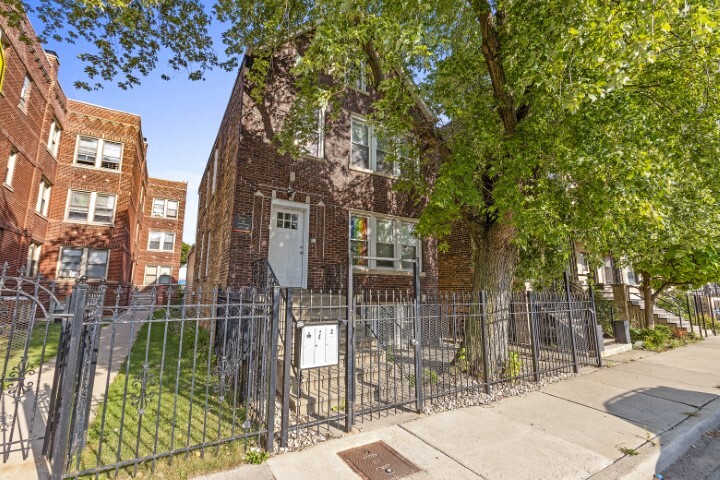 Foto principal - 2939 N Kedzie Ave