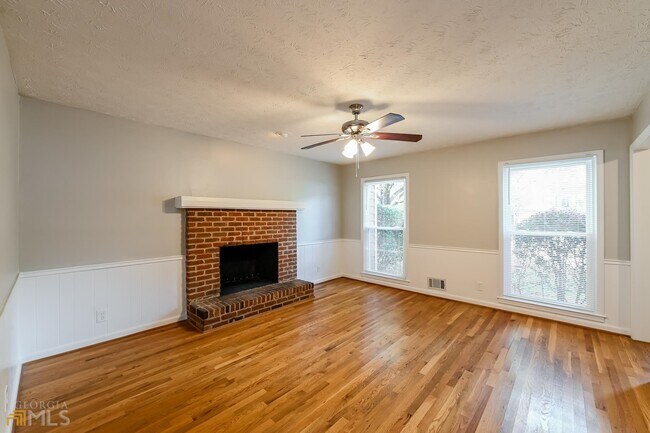 Foto del edificio - 2633 Ashworth Cir