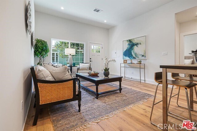 Foto del edificio - 22645 Burbank Blvd