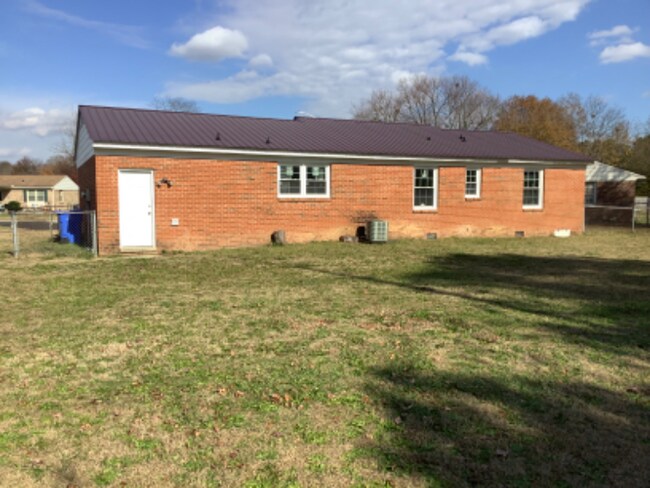 Building Photo - 414 Desmond Dr