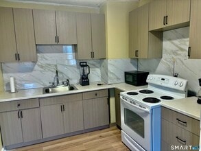 Building Photo - 202 Bellevue St