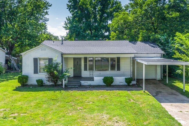 Building Photo - FREE MONTH RENT! Freshly Updated 3 Bedroom House