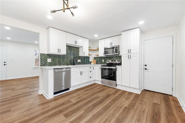 Foto del edificio - 578 Alfred Rd NW