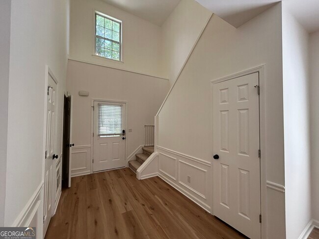 Foto del edificio - 665 Arncliffe Ct