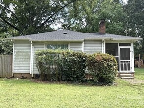 Building Photo - 1412 Claridge Ln