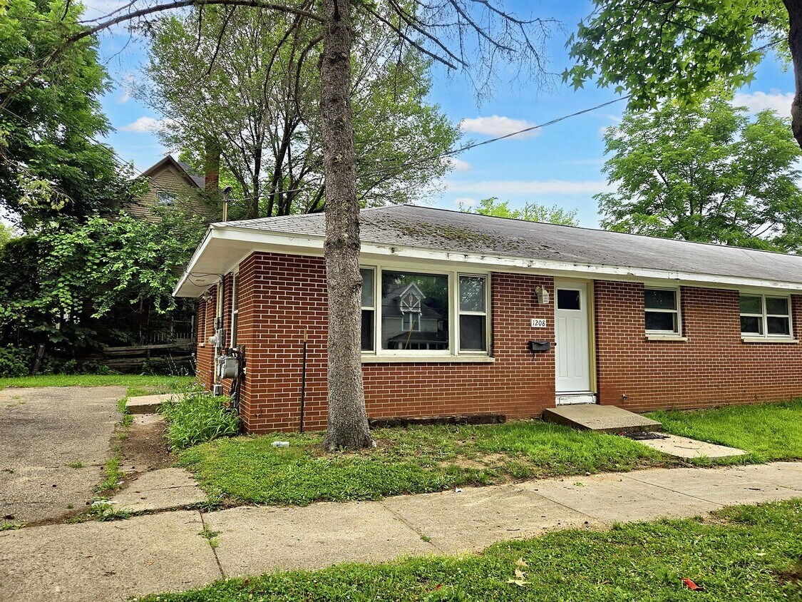 Primary Photo - 1204-1208 Forbes St
