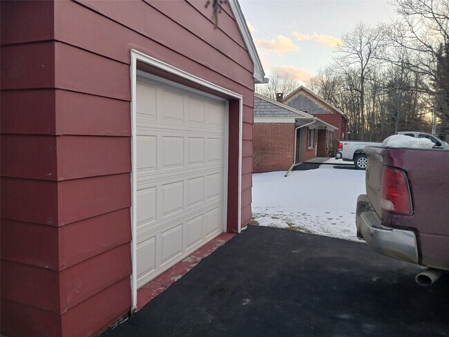 Foto del edificio - 5 Meadow Brook Ln