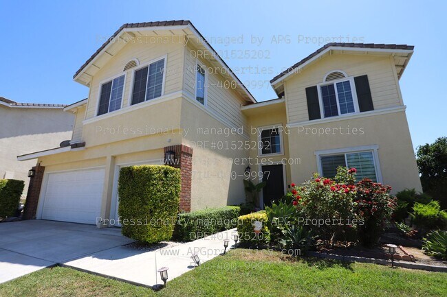Building Photo - Upgraded 5 Bedroom / 3 Bathroom house in a...