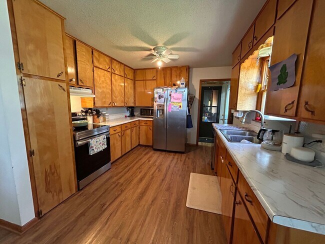Building Photo - 4 Bed 2 Bath Home In Andover!