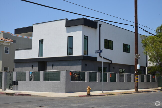 Building Photo - 1845 Vineyard Ave