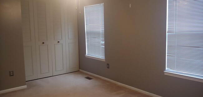 Foto del edificio - 217 Lodge Cliff Ct
