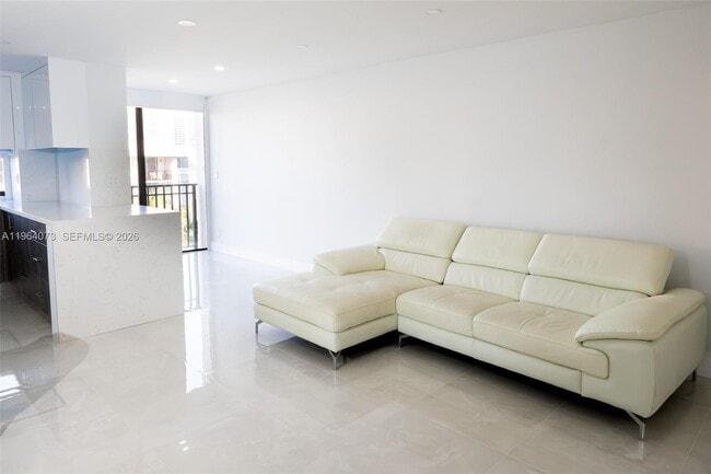 Building Photo - 17021 N Bay Rd