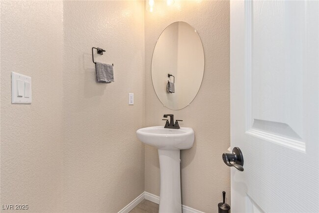 Building Photo - 10212 Starlit Cyn Ct