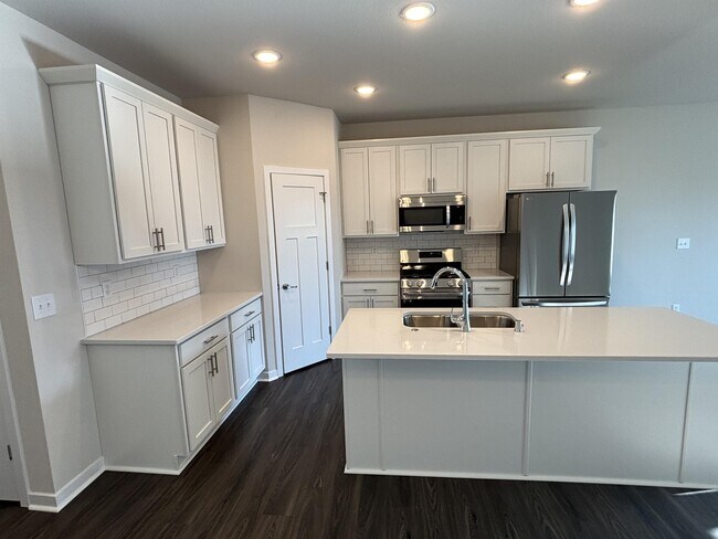 Building Photo - 10519 Button Bush Dr