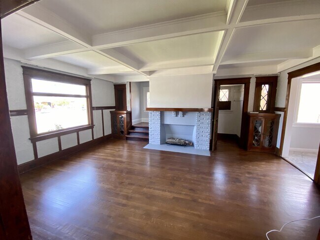 Foto del edificio - 1762 W 48th St