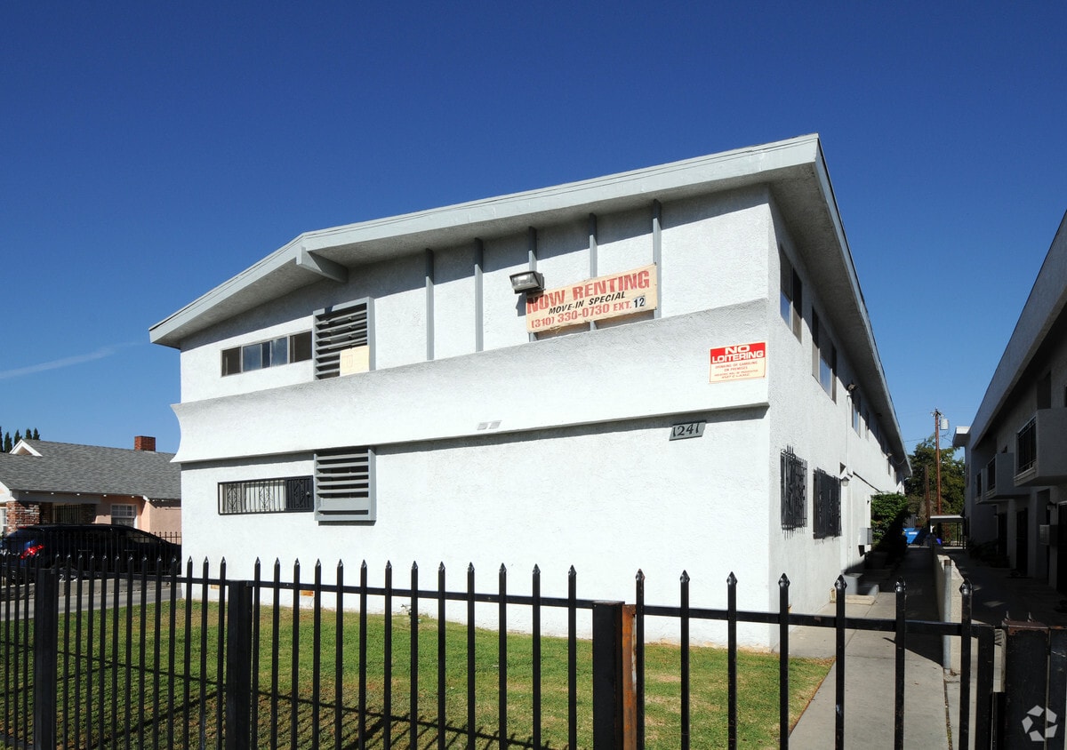 Building Photo - 1241 W 94th St