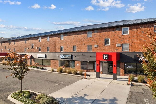 Building Photo - Riveredge Square Apartments