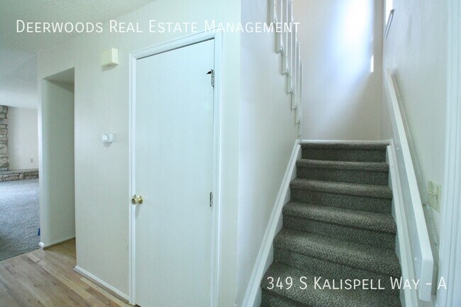 Foto del edificio - Spacious 2 Bed / 1.5 Bath Townhome Availab...