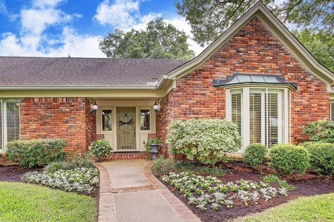 Building Photo - 6203 Valley Forge Dr