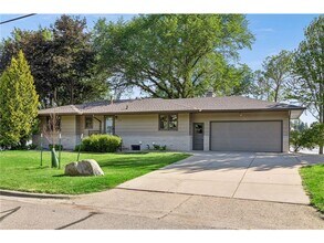 Building Photo - 1303 Crystal Lake Rd E