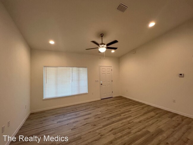Foto del edificio - 3 br, 2 bath House - 193 Bay Rd
