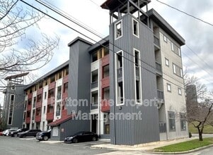Building Photo - 514 W 10th St