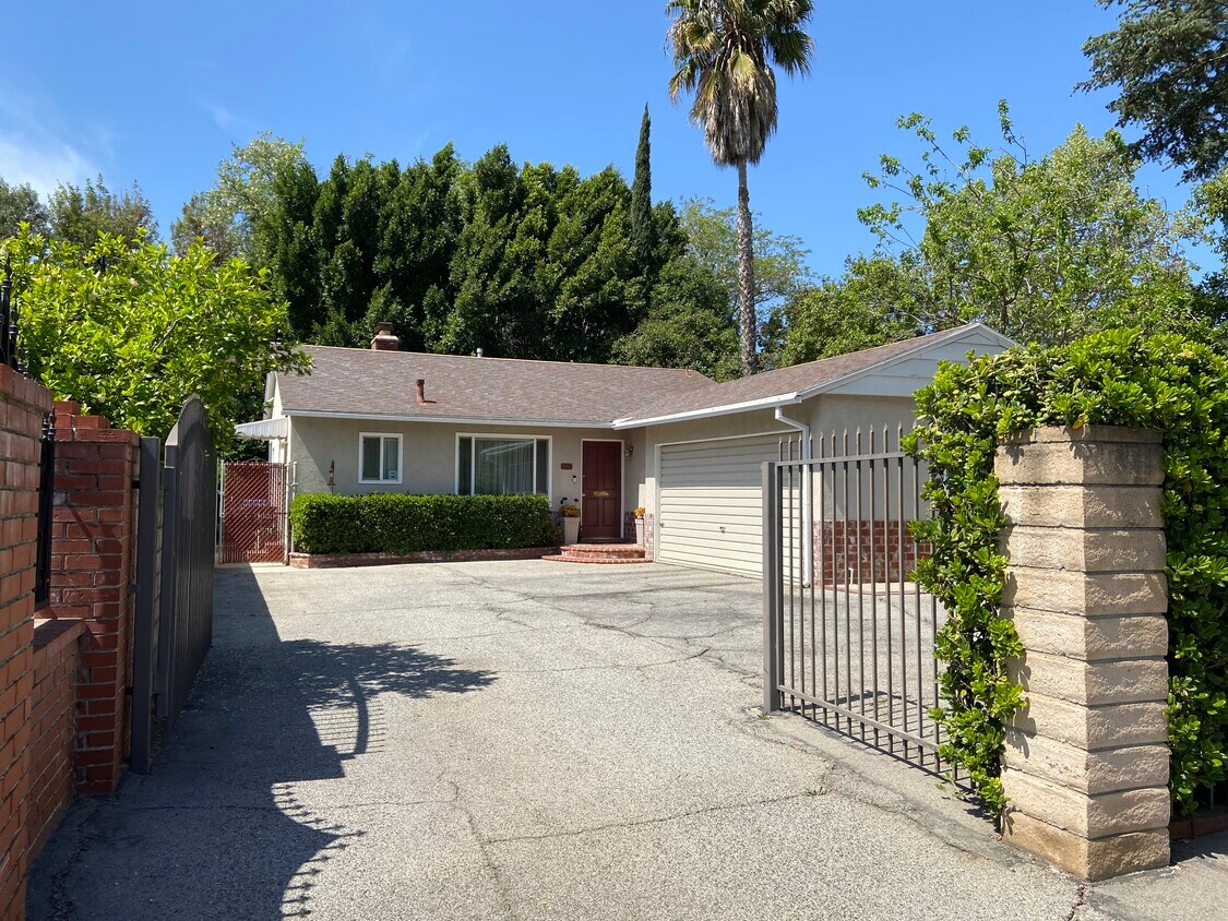Front of House - 5407 Woodman Ave
