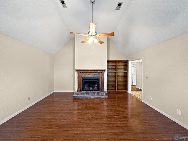 Building Photo - 112 Betty Garrett Dr