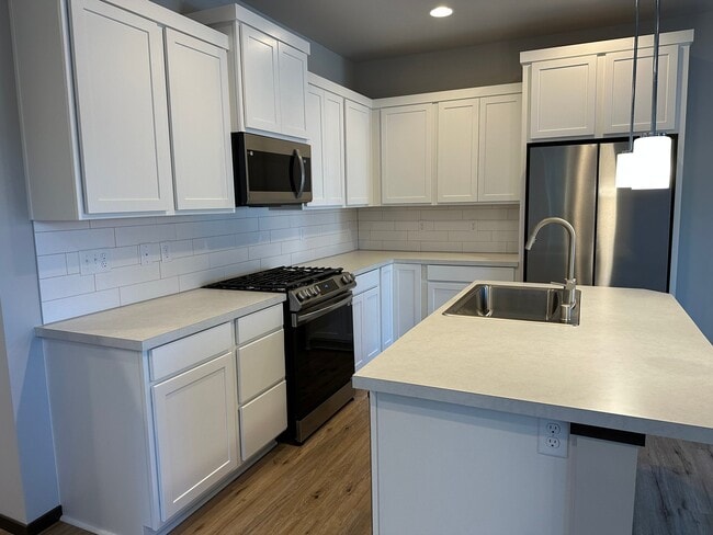 Building Photo - 9421 Fairhaven Cir NE