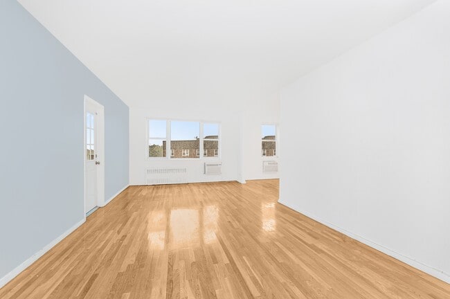 Building Photo - Huge Two Bedroom + Balcony NO FEE