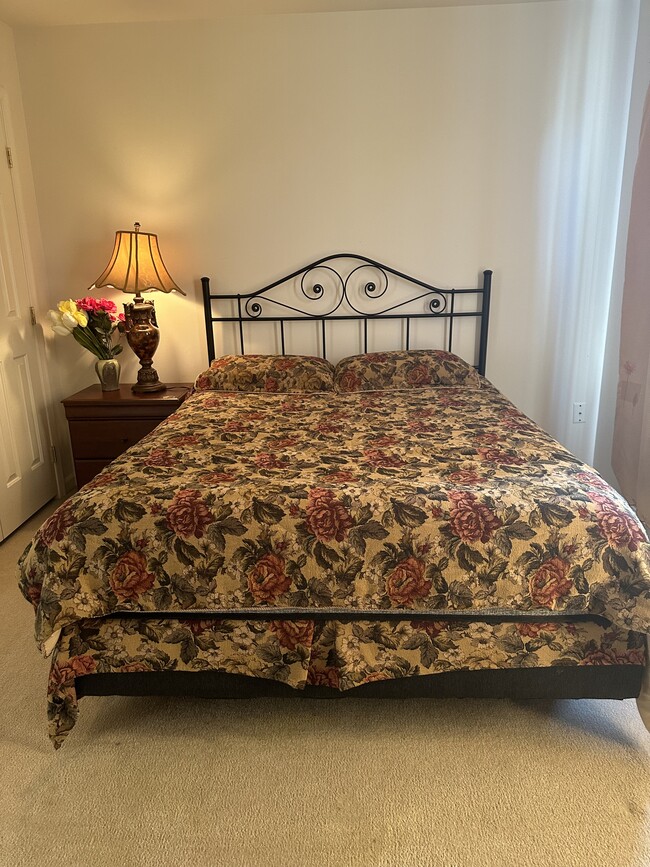 Building Photo - 5 Tree Hollow Dr