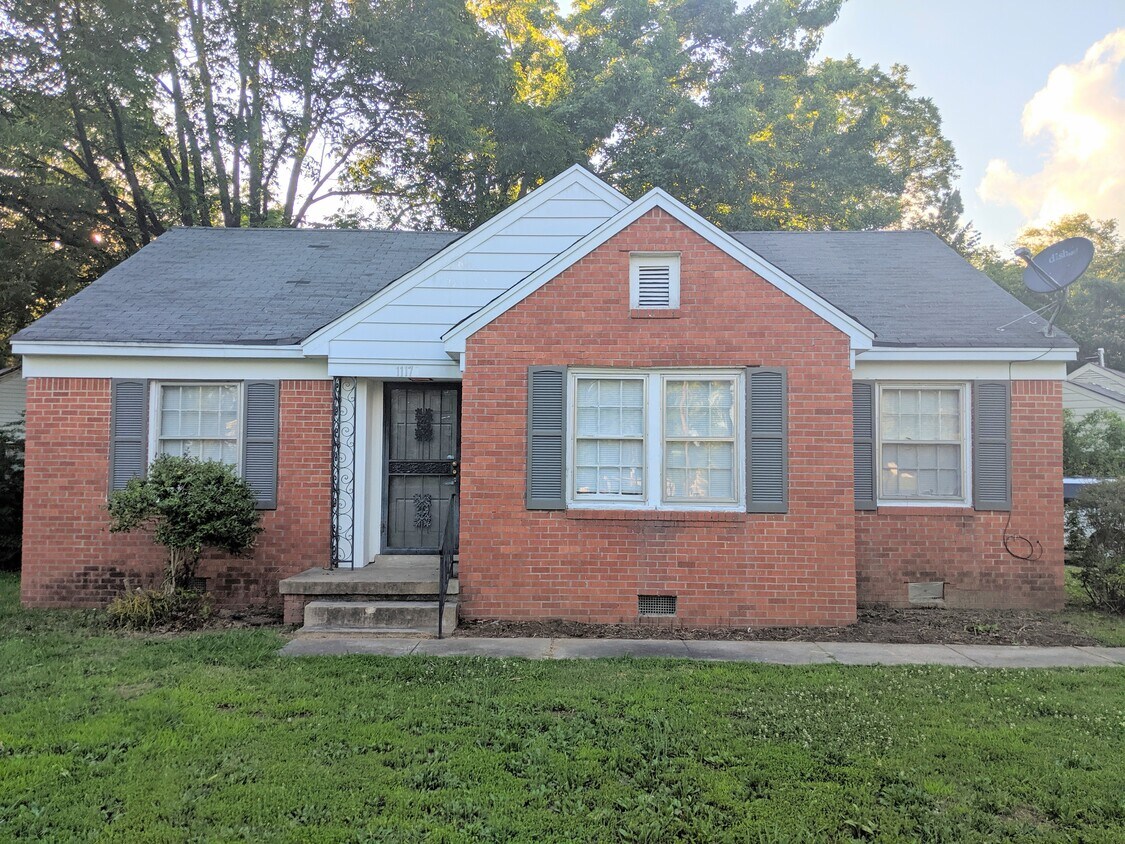 Foto principal - 1117 Robin Hood Ln