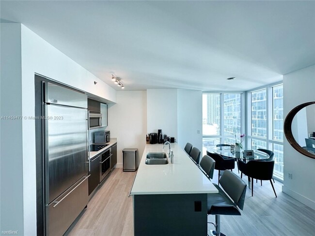 Building Photo - 2 br, 2 bath Condo - 55 SE 6th St Apt 1601