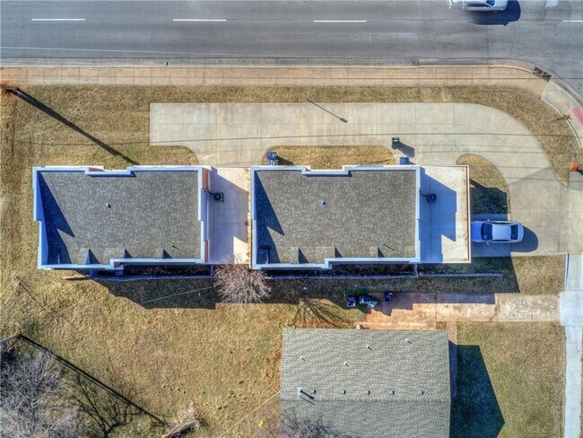 Foto del edificio - 1300 NE 10th St