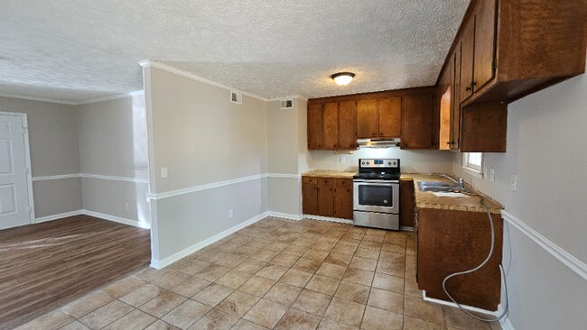 Building Photo - 304 Cedar Ln