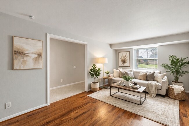 Building Photo - 5758 Greencraig Dr